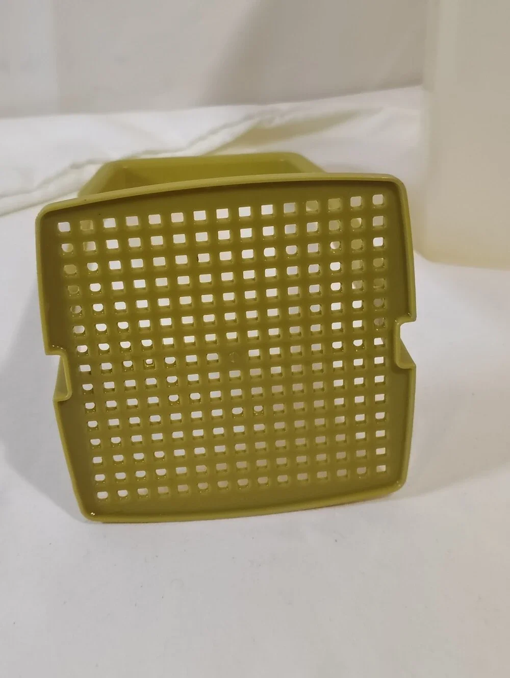 Tupperware Pickle Keeper